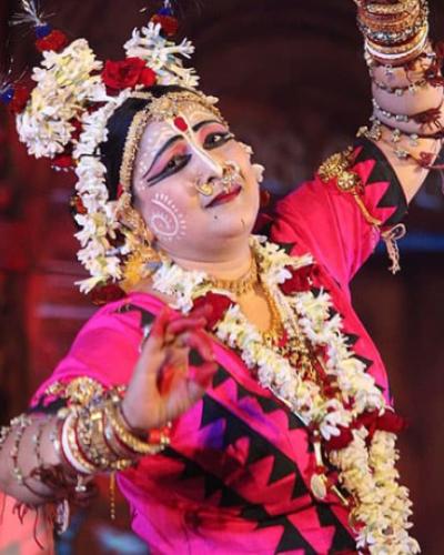 A temple dancer in India